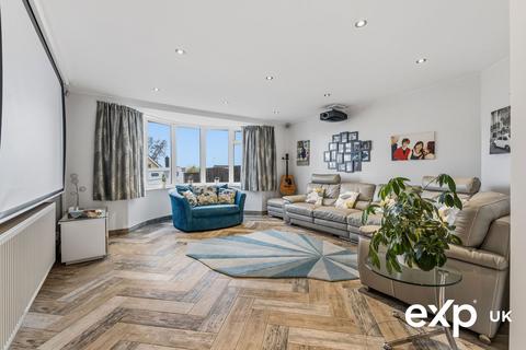 4 bedroom detached house for sale, Oakwood Drive, Nottingham NG15