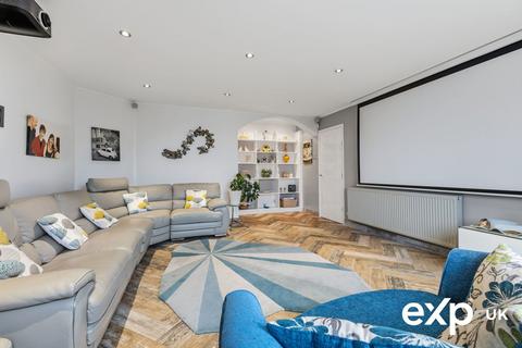 4 bedroom detached house for sale, Oakwood Drive, Nottingham NG15