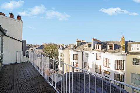4 bedroom flat to rent, Lancaster Drive, Belsize Park, NW3
