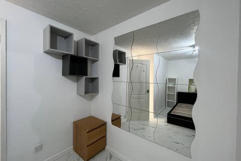 1 bedroom maisonette to rent, Cranberry Lane, London E16