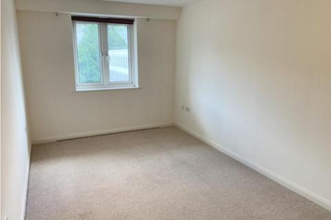 2 bedroom apartment to rent, 294 Farnborough Road, Hants GU14