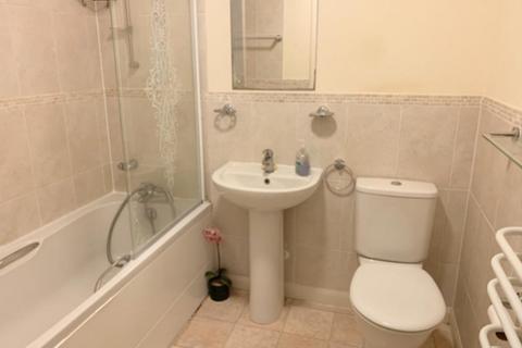 2 bedroom apartment to rent, 294 Farnborough Road, Hants GU14