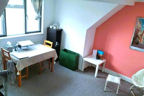 1 bedroom flat to rent, High Street, Hornchurch RM11