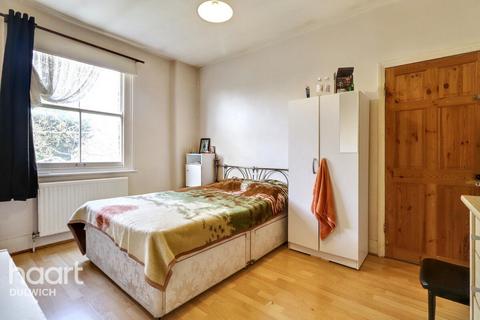 1 bedroom in a flat share to rent, Trafalgar Avenue, London