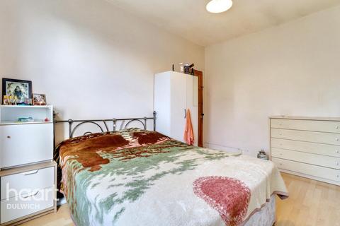 undefined, Trafalgar Avenue, London