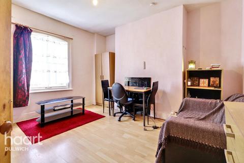 undefined, Trafalgar Avenue, London
