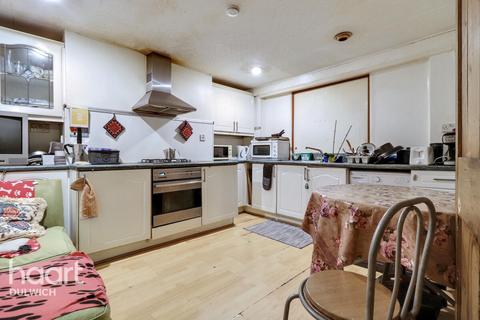 1 bedroom in a flat share to rent, Trafalgar Avenue, London