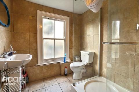 1 bedroom in a flat share to rent, Trafalgar Avenue, London