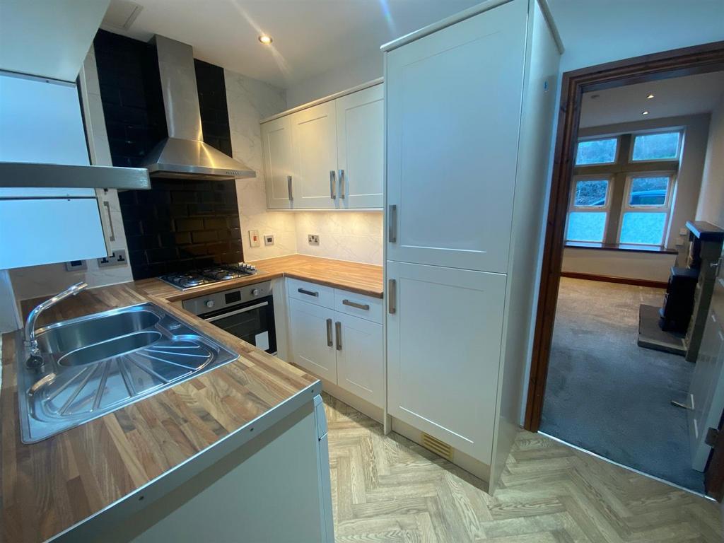 KITCHEN 1.jpg