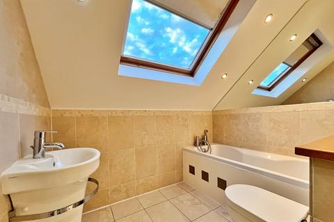 2 bedroom flat to rent, Alum Chine
