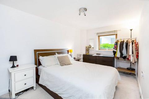 2 bedroom flat to rent, 84 Stainsby Road, London E14