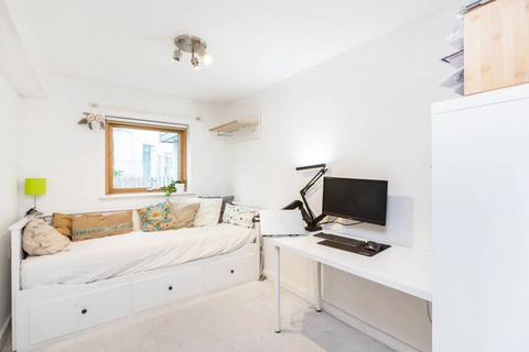 2 bedroom flat to rent, 84 Stainsby Road, London E14
