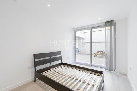 2 bedroom flat to rent, Seven Sisters Road, London, N4