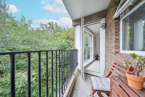 Garrick Close, Hanger Hill, London, W5