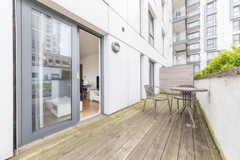 2 bedroom flat to rent, City Peninsula, London SE10