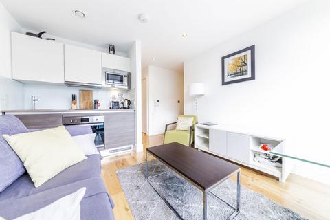 Studio to rent, Station Road, Hayes UB3