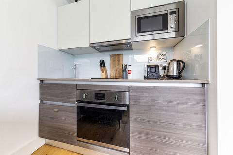 Studio to rent, Station Road, Hayes UB3