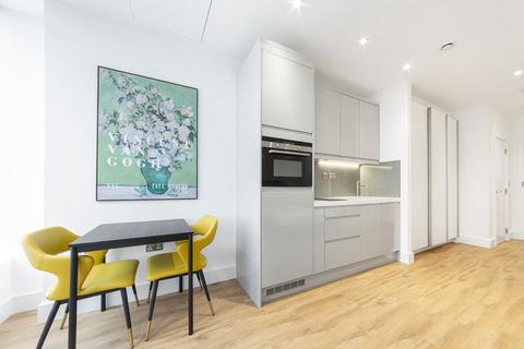 Studio to rent, West Gate, London W5