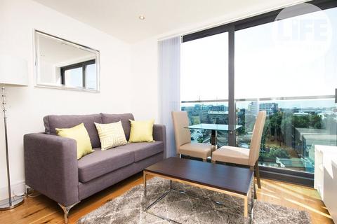 Studio to rent, Station Road, Hayes UB3