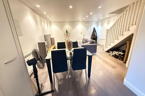 2 bedroom flat to rent, London N6