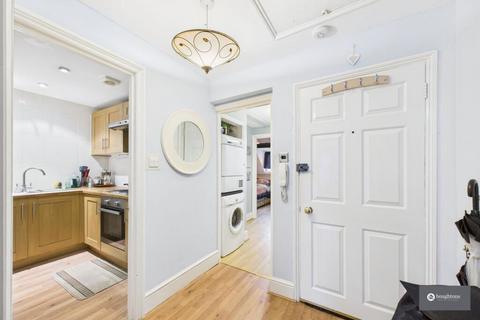 undefined, 6-7 Market Square, Buckingham, Buckinghamshire, MK18 1NJ