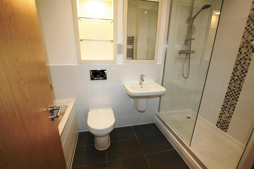 Rushtoncourt,15ensuitebathroom.JPG