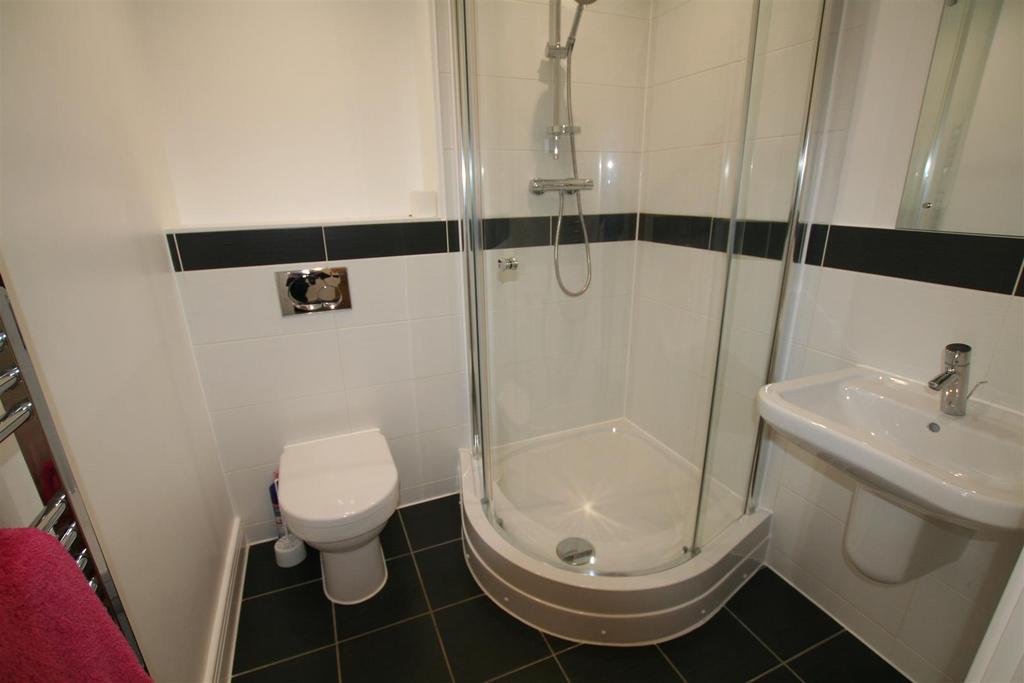 Rushtoncourt,15shower.JPG
