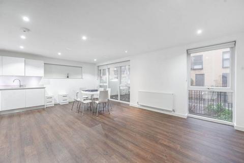 3 bedroom flat to rent, Howard Road, Stanmore, HA7