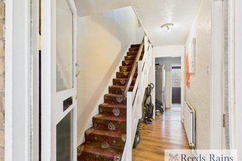 3 bedroom terraced house for sale, Hollidge Way, Dagenham RM10
