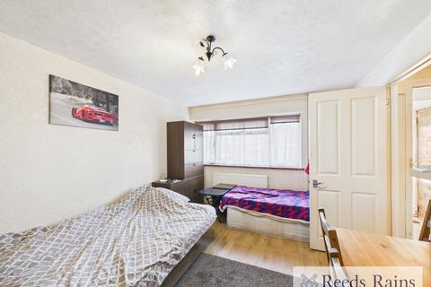 3 bedroom terraced house for sale, Hollidge Way, Dagenham RM10