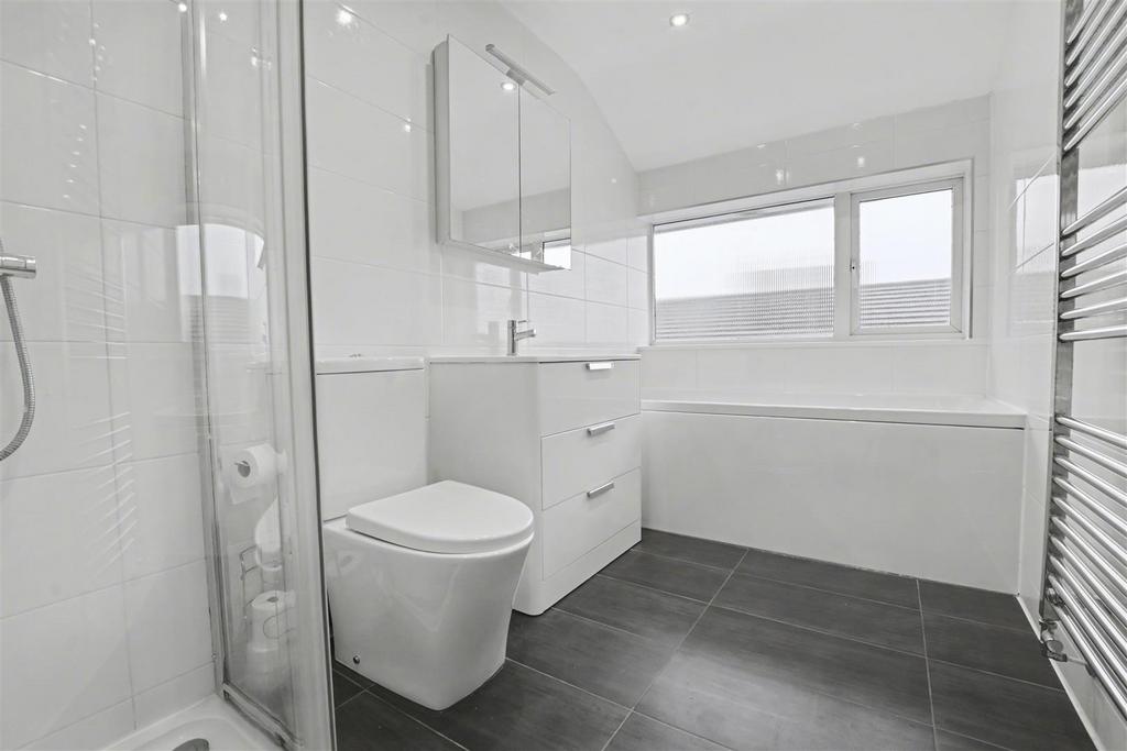Bathroom 1.jpeg