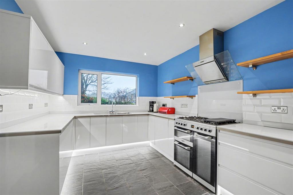 Kitchen 1.jpeg
