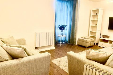 2 bedroom flat to rent, 7 Bramlands Close, SW11
