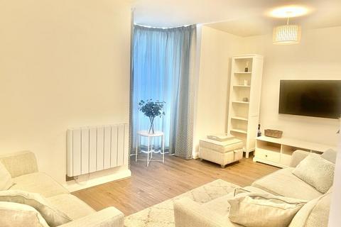 2 bedroom flat to rent, 7 Bramlands Close, SW11