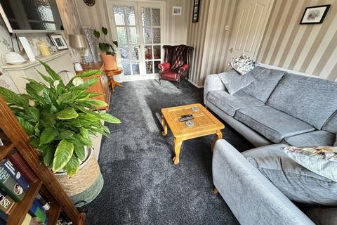 4 bedroom semi-detached house for sale, Heather Grove , Willenhall