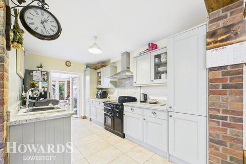 3 bedroom semi-detached house for sale, Hall Road, Blundeston