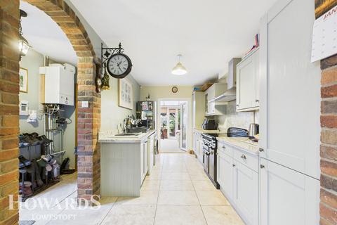 3 bedroom semi-detached house for sale, Hall Road, Blundeston