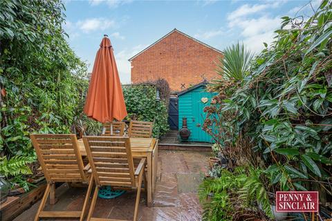 3 bedroom terraced house to rent, Greys Road, RG9 1SB