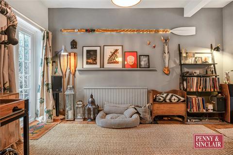 3 bedroom terraced house to rent, Greys Road, RG9 1SB