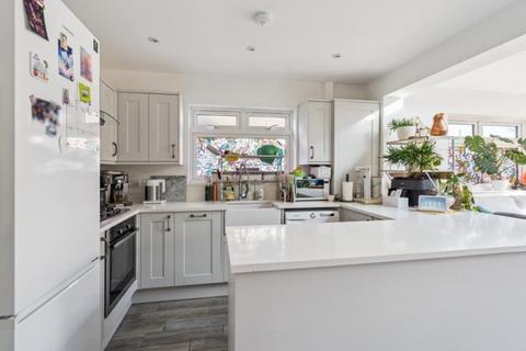 4 bedroom semi-detached bungalow to rent, Cardinal Road, Ruislip