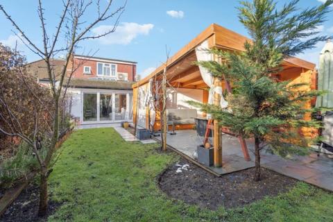 4 bedroom semi-detached bungalow to rent, Cardinal Road, Ruislip
