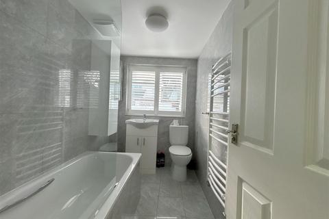 2 bedroom terraced house to rent, Yew Tree Road, Beckenham