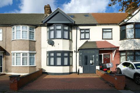 5 bedroom terraced house for sale, Castleview Gardens, Redbridge, Essex, IG1