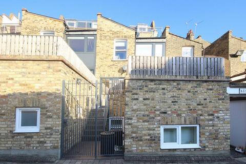 3 bedroom flat to rent, Rush Hill Mews, London SW11
