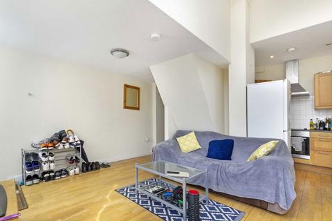 3 bedroom flat to rent, Rush Hill Mews, London SW11