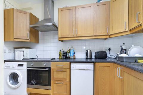 3 bedroom flat to rent, Rush Hill Mews, London SW11