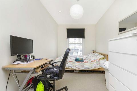 3 bedroom flat to rent, Rush Hill Mews, London SW11