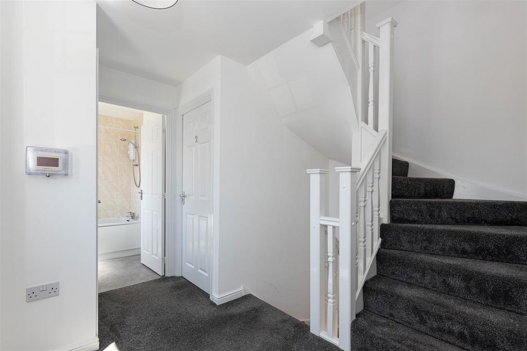 14 Waterlily Close-6.jpg