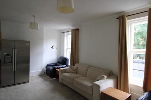 3 bedroom flat to rent, Wealdstone, HA3