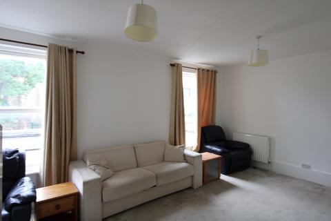 3 bedroom flat to rent, Wealdstone, HA3